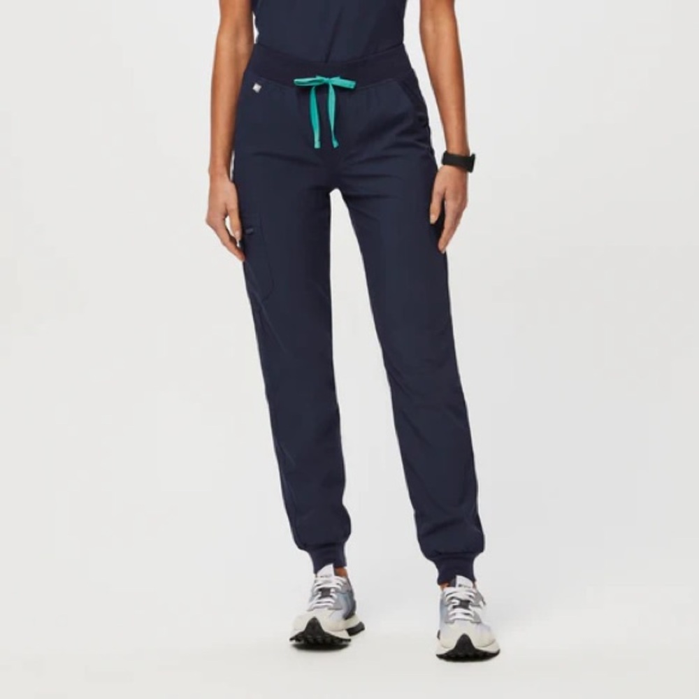 Figs Navy FREEx™ Lined Zamora™ - Petite Jogger Scrub Pants